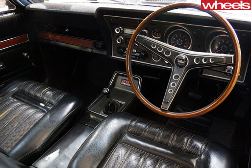 Ford -Falcon -XY-GT-interior
