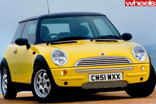 2001-Mini -Cooper -fitted -with -15-inch -R81-7-hole -Imola -ET45-wheels