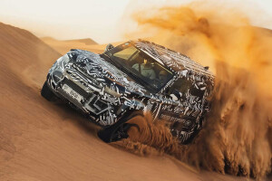 2020 Land Rover Defender prototype Dubai testing