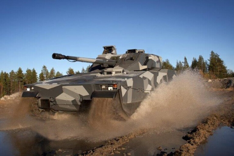 Military vehicle tank