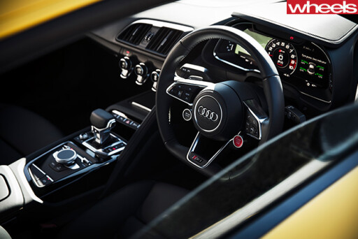 Audi -R8-V10-interior ,jpg