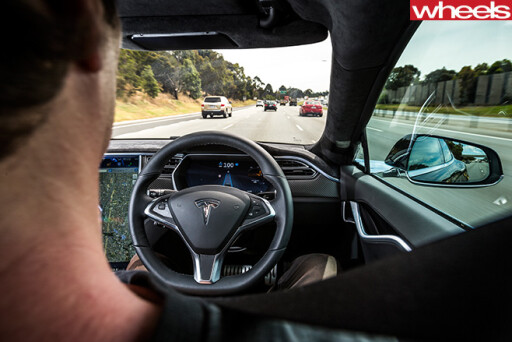 Tesla -Model -S-driver -assistance -driving -itself