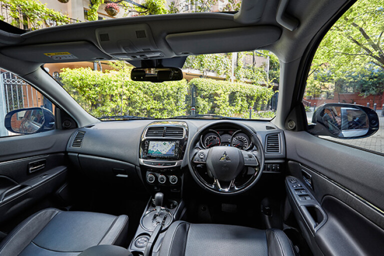 2017 Mitsubishi ASX interior