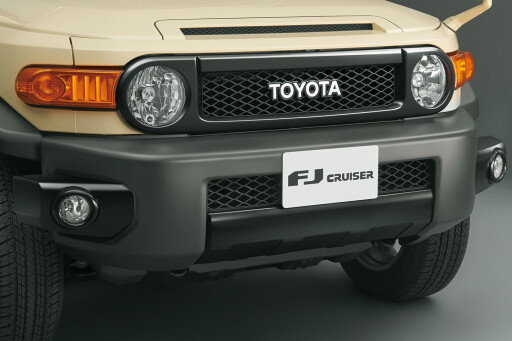 FJ-Cruiser-Final-Edition-front-bonnet.jpg