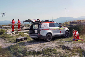 Austrian Red Cross Special Edition Land Rover Discovery 2018 Paris Motor Show News Jpg