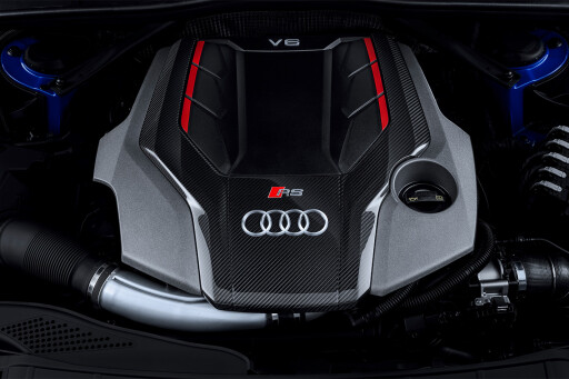 2018 Audi RS4 Avant engine