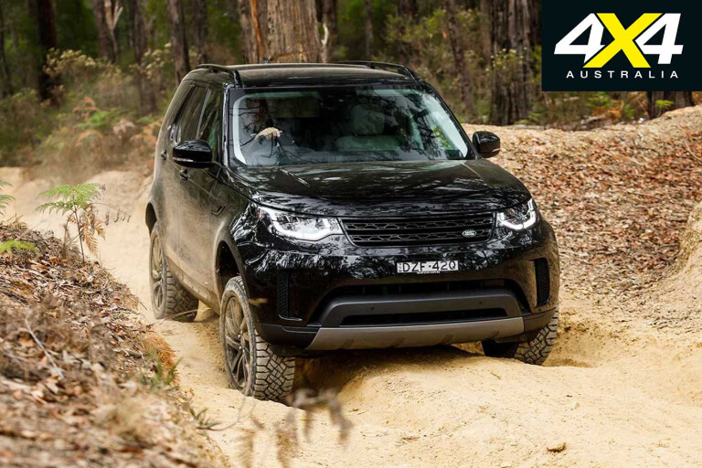 2019 Land Rover Discovery SD4 Front View