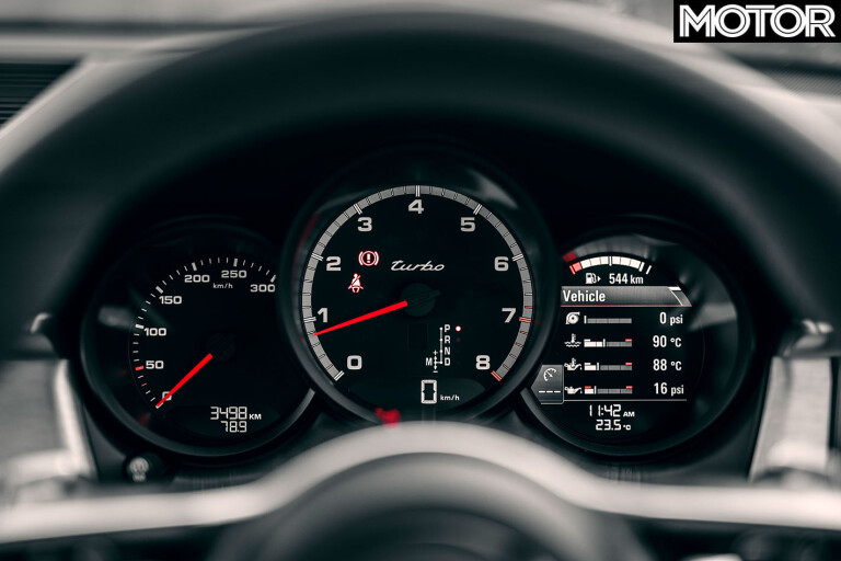 Porsche Macan Turbo dash