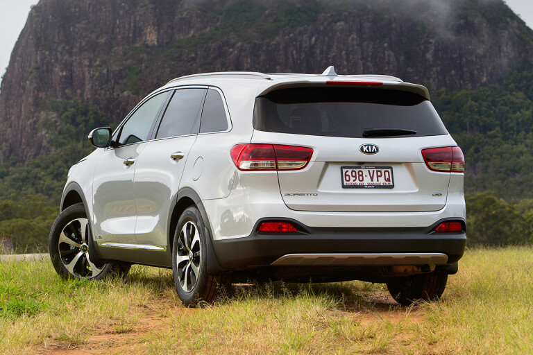 2017 Kia Sorento gets sharper looks technology and gearbox  Carbuyer