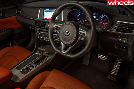 Kia -Optima -GT-interior -steering -wheel