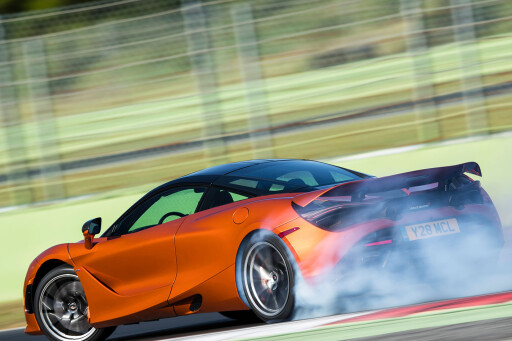 McLaren-720S-racing.jpg