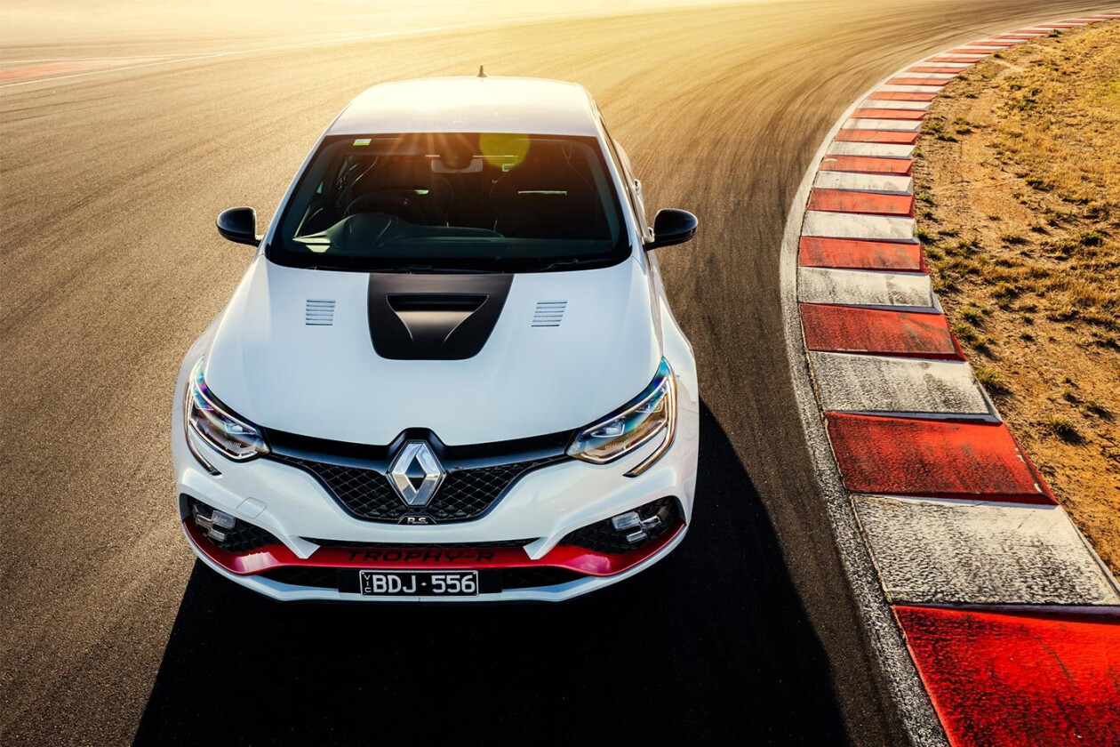 Renault Megane RS FWD lap record at The Bend