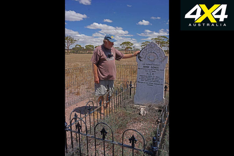 Finding Australia History In Cemeteries Ron Moon Jpg