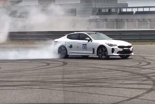 Kia Stinger GT does burnouts and donuts