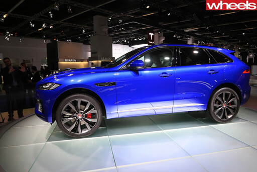 Jaguar -F-Face -Front -at -Frankfurt -Motor -Show -turnstile-