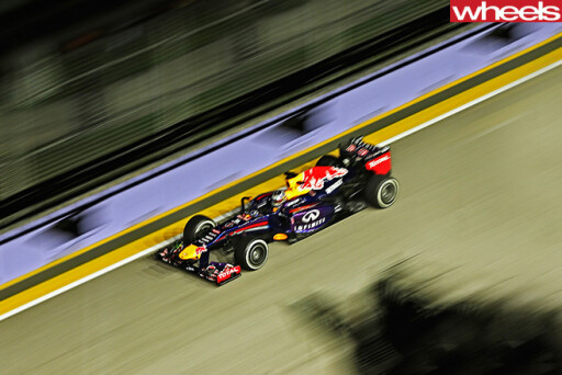 Daniel -Ricciardo -F1-racing -around -circuit -top