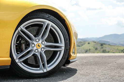 2018 Ferrari 812 Superfast wheel.jpg