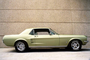 1967 Ford Mustang coupe side