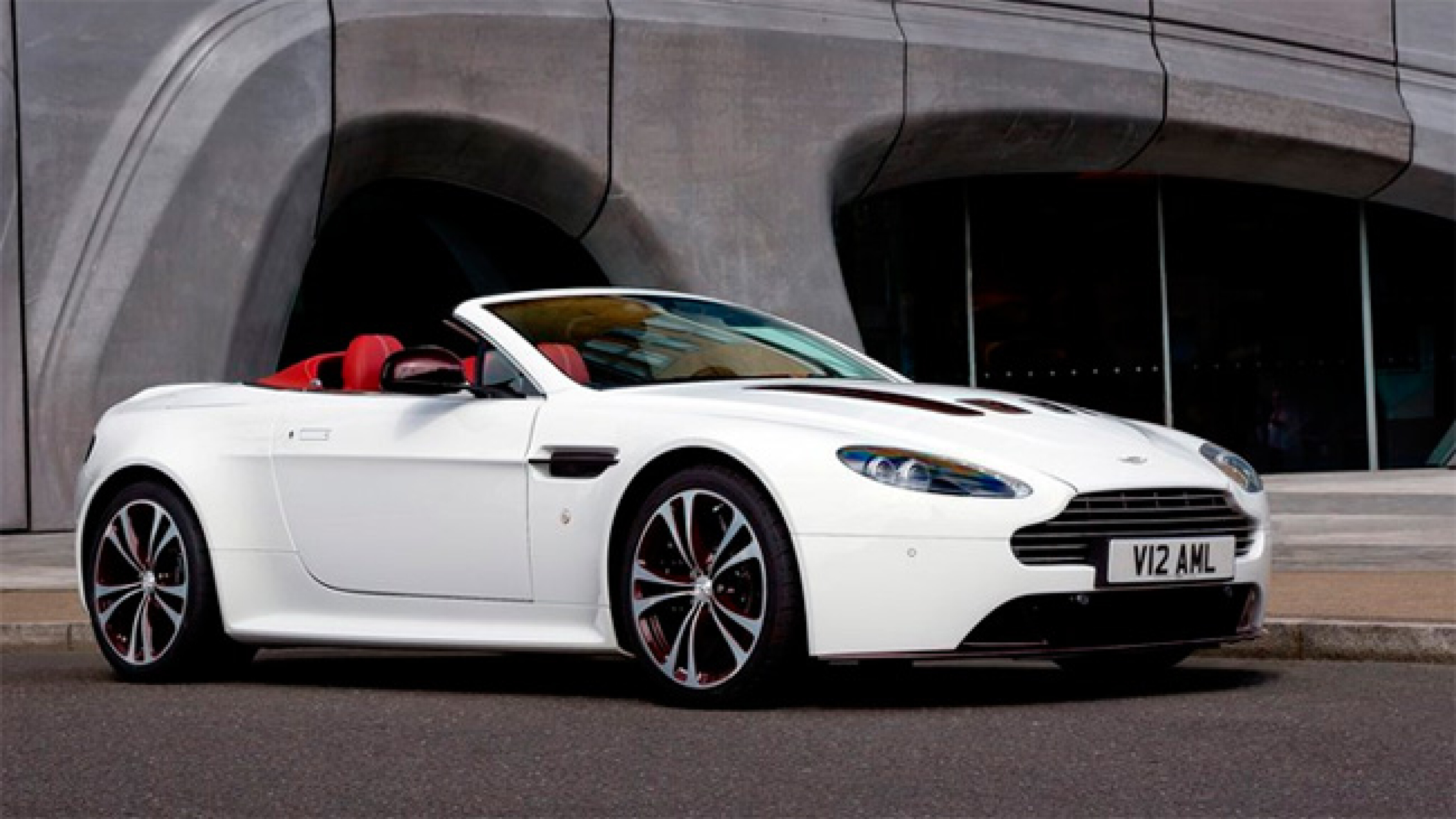 Introducing the new V12 Vantage Roadster: The ultimate expression of style,  sound and speed – Aston Martin
