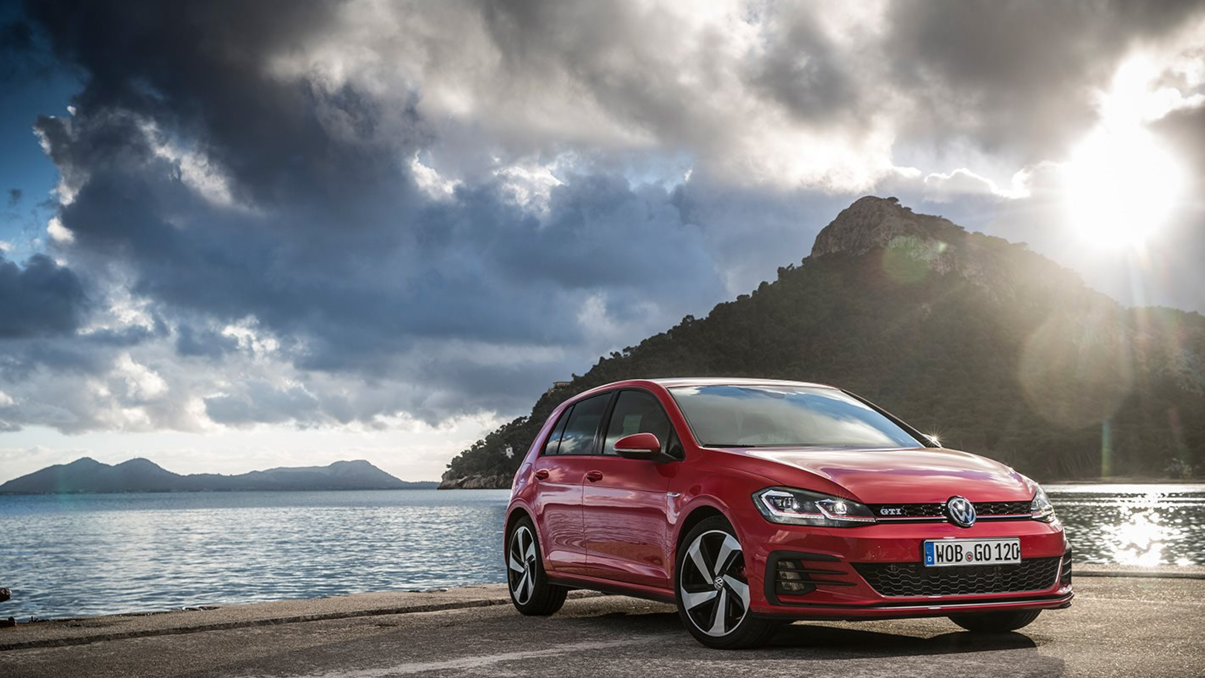 2017 Volkswagen Golf 'Mk7.5' brings new tech, new engines and more GTI power