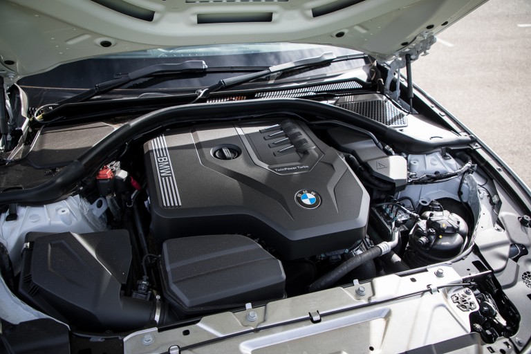 2020 BMW 320i engine