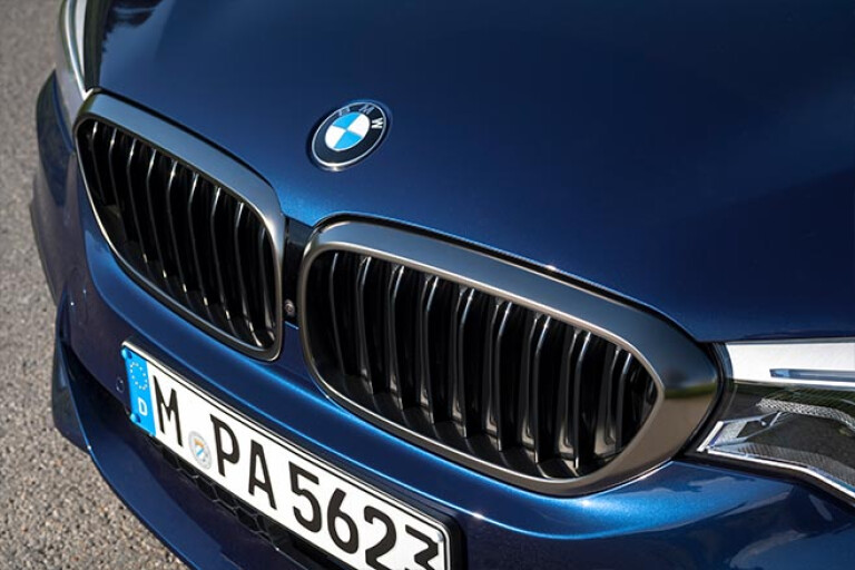 BMW M550i xDrive grille