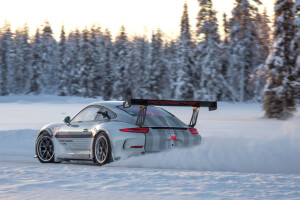 Porsche Arctic driving school