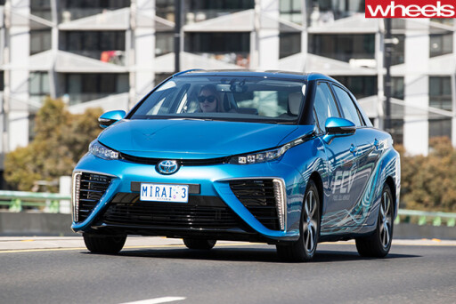 Toyota -Mirai -Fuel _Cell -driving -front