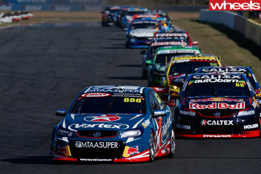 Craig -Lowndes -leading -field -V8-Supercars