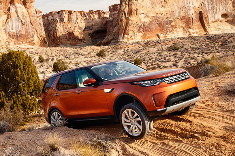 Land Rover Discovery offroad driving
