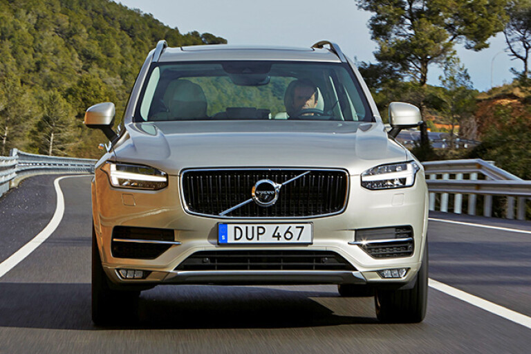 Volvo XC-90 Front grille Driving