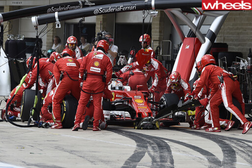 Ferrari -F1-race -team -working -on -car -in -pits
