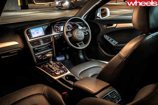 Audi -A4-interior