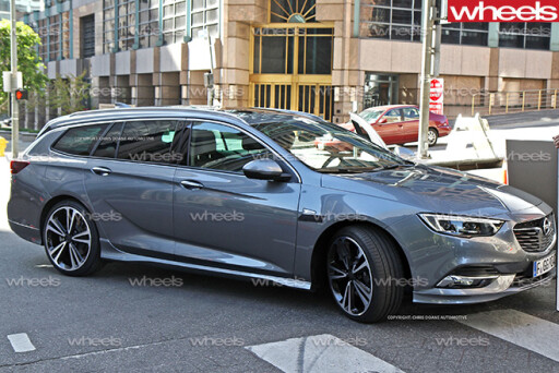 2017-Holden -Commodore -wagon -front -side