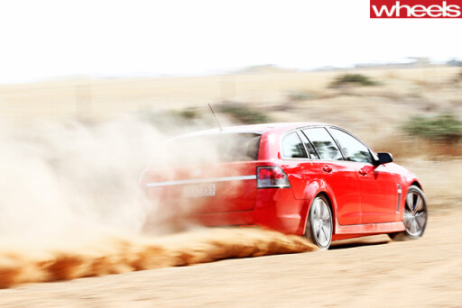 2013-Holden -Commodore -SV6-Sportback -driving -dirt