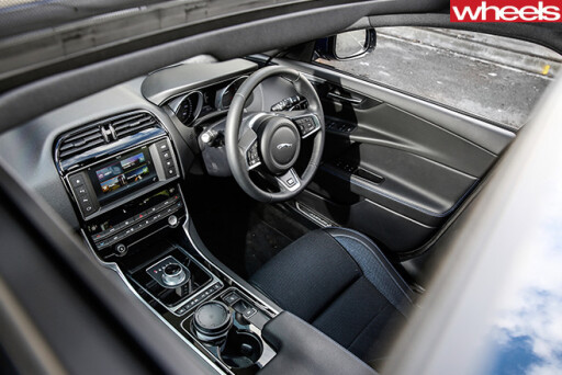 2016-Jaguar -XE-interior