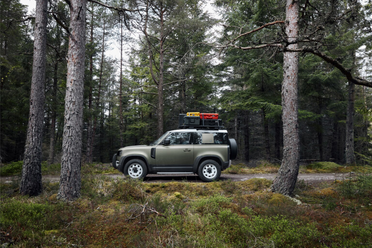 Land Rover Defender trail