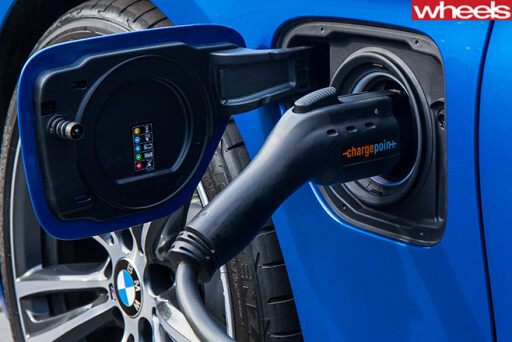 BMW-330-e -charging