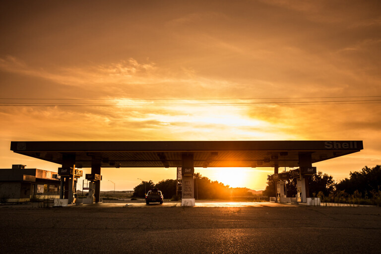 POR440 VALIANT petrol station sunset