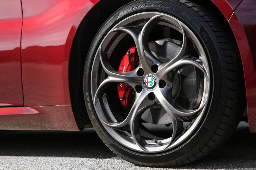 2017 Alfa Romeo Giulia Veloce wheel