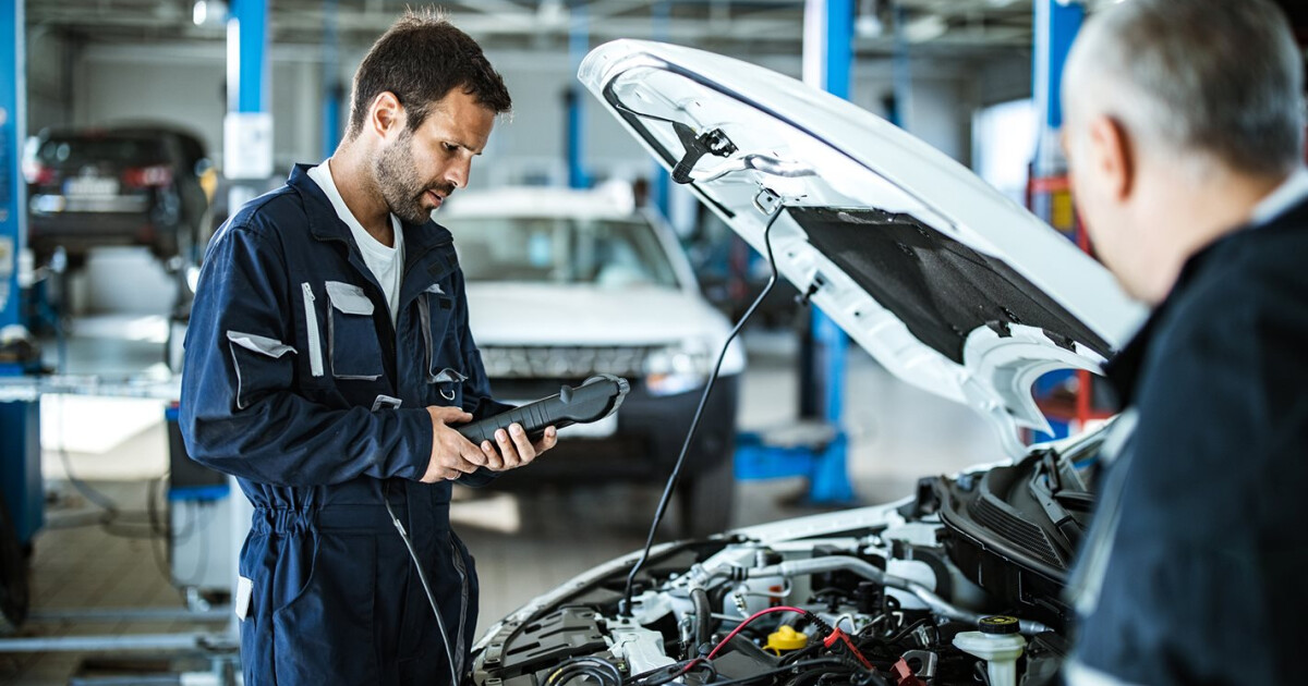 TIPS & TRICKS TO KNOW WHEN YOUR CAR NEEDS SERVICE