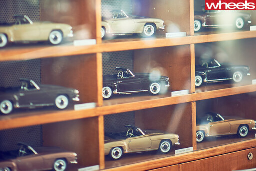 Mercedes -Benz -Classic -Centre -Holly -Halls -F1-car -model -toys