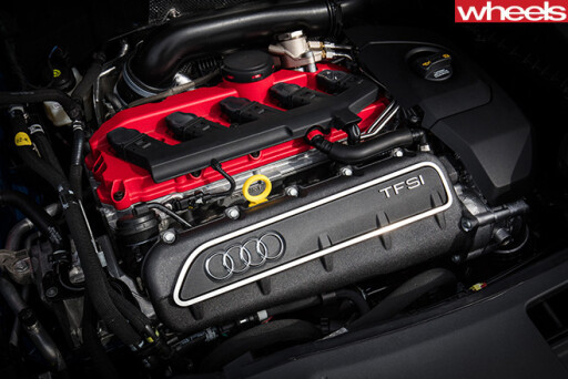 Audi -RS-Q3-engine