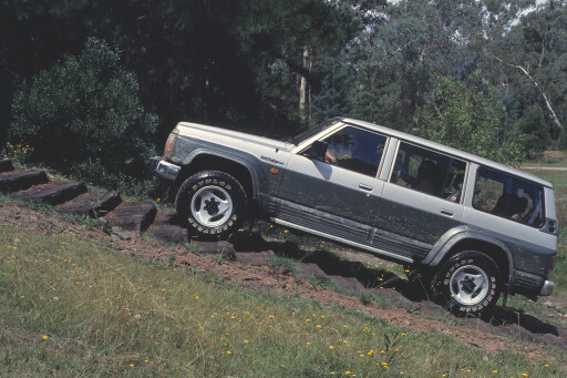 1990-Nissan-Patrol-GQ-rough-terrain.jpg