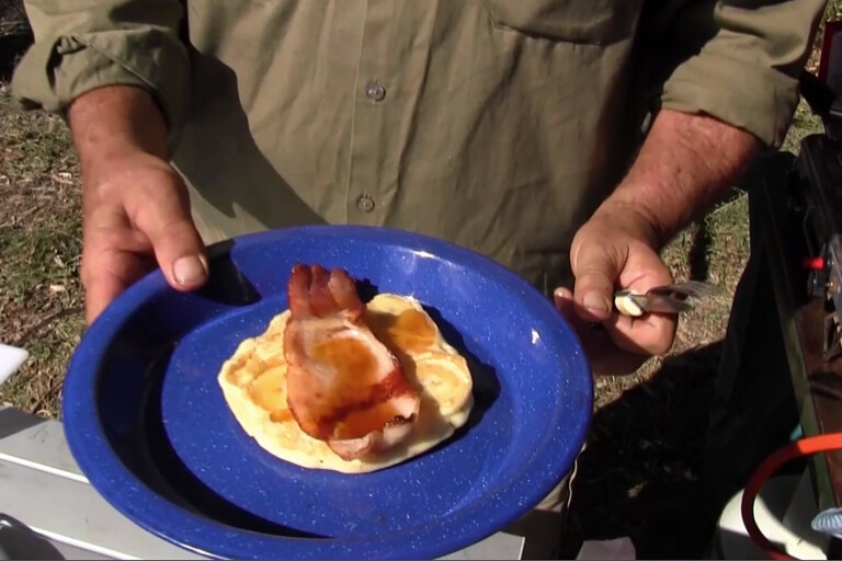 Bush Cooking with Roothy: Banana Pancakes