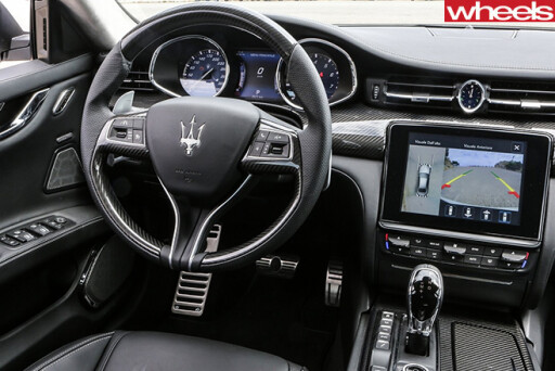 2017-Maserati -Quattroporte -steering -wheel