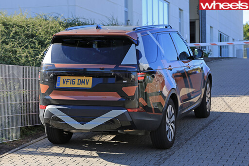 Land -Rover -Discovery -5-camouflaged -rear