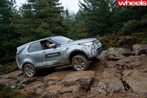 2017-Land -Rover -Discovery -prototype -climbing