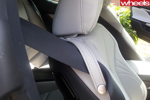 Lexus -seatbelt -holder