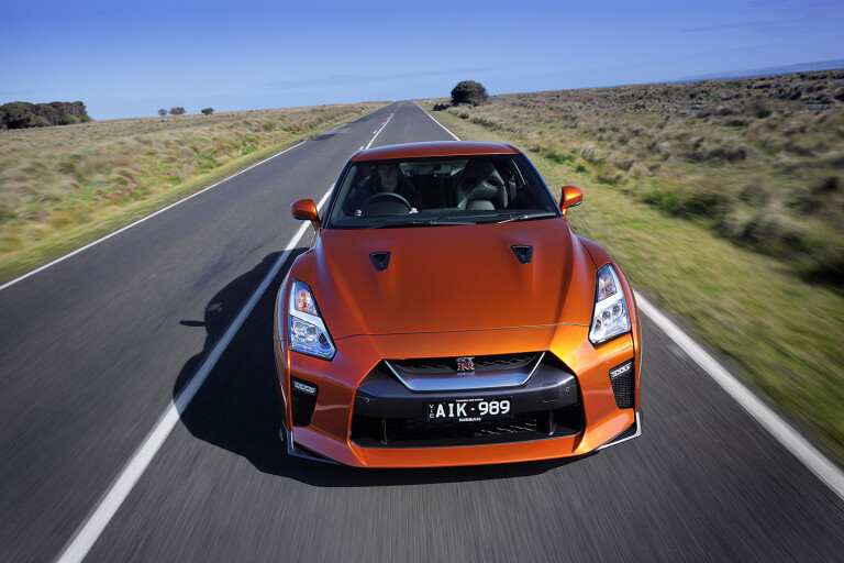 2017-Nissan GT-R tracking